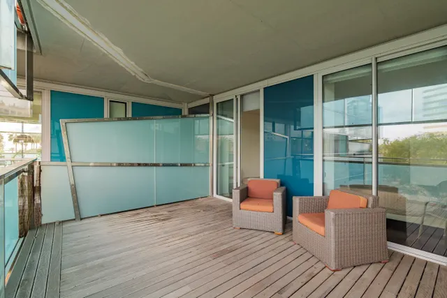 PISO CON VISTA AL MAR — 21