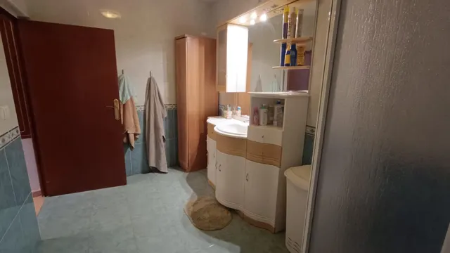 CASA EN VENTA EN MORALES DEL VINO (ZAMORA), 5 DORMITORIOS, BAÑO, BUHARDILLA, BODEGA, JARDÍN, GARAJE... — 23