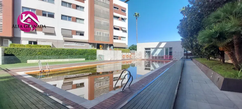 Apartamento amueblado en zona Campus de la Salud, urbanización privada