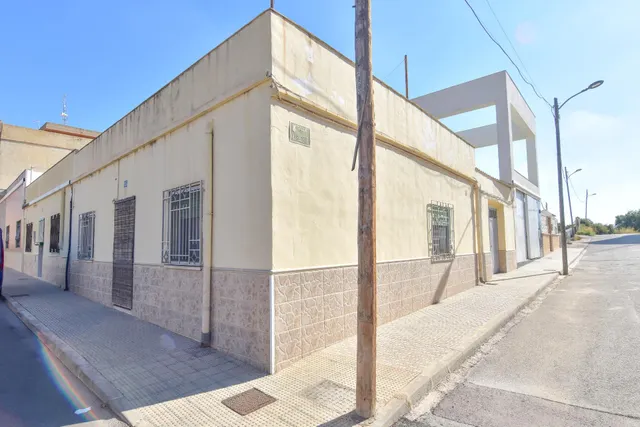 ¡Oportunidad única en Picassent! Casa en buen estado con gran potencial — 25