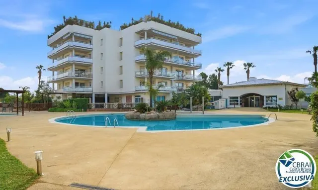 Ático de 61 m2, con 60 m2 de terraza-solarium, LICENCIA TURISTICA. — 41