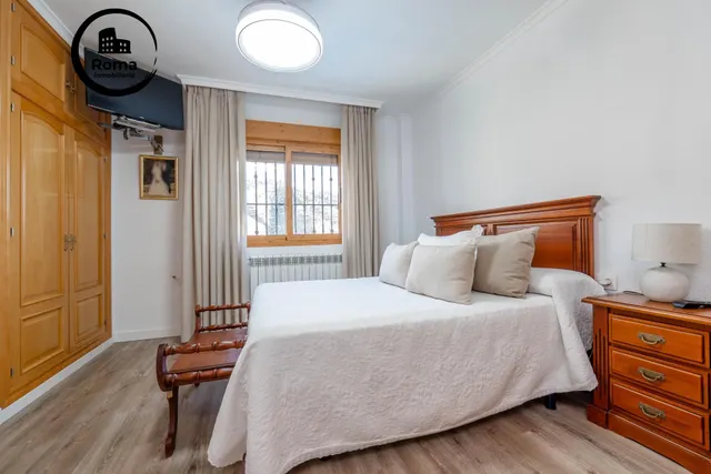 CHALET CON PISCINA Y JARDÍN A SOLO 10 MINUTOS DE GRANADA — 44