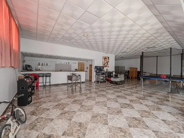 Local comercial 300m² en venta - South of spain — 2
