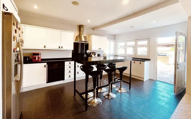 Chalet 4 habitaciones 210m² en venta - Costa del Sol — 10