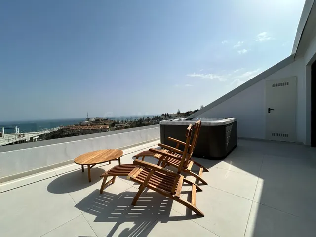 Venta de ático con tres dormitorios en Benalmádena, Málaga,  - foto 4
