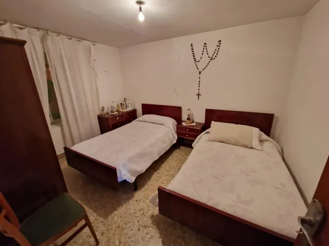 SE VENDE CASA EN VILLACALBIEL, 2 PLANTAS, PATIO 60 M2, CALEFACCIÓN, NECESITA REFORMAS — 6