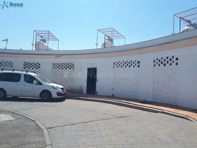 LOCAL COMERCIAL EN URBANIZACION EL MIRADOR !!!. - foto 2