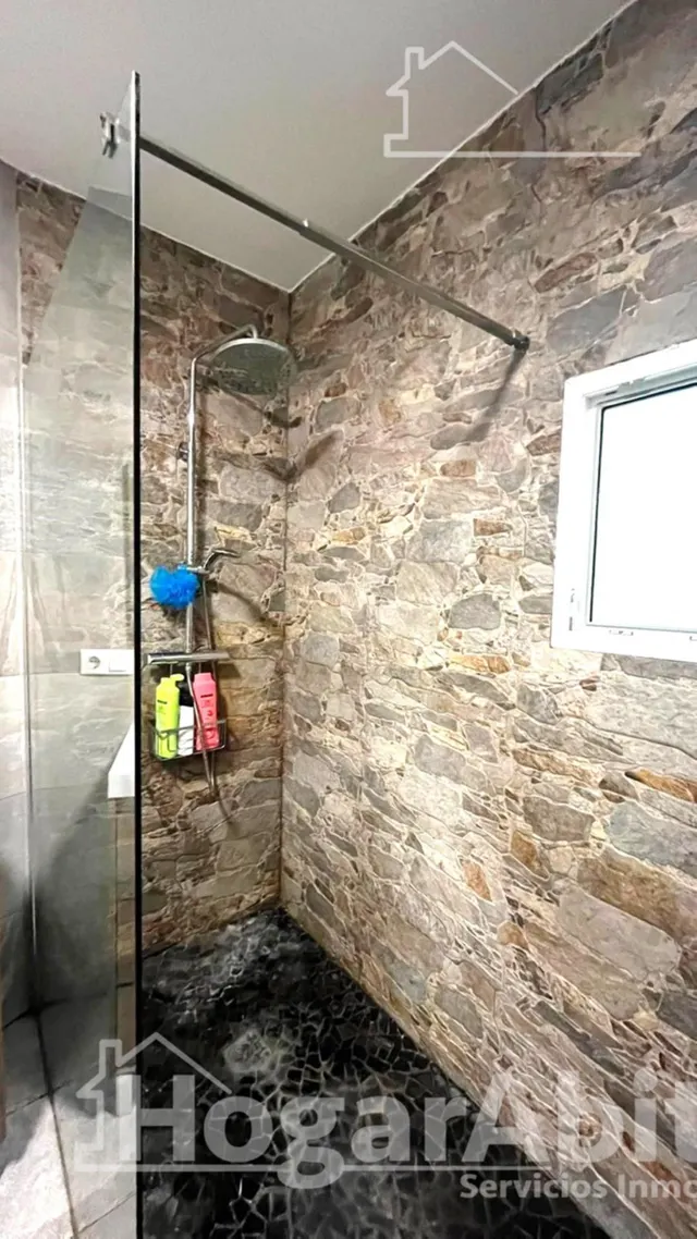 Amplitud y aire libre en esta espaciosa casa de pueblo reformada con patio privado y gran terraza — 11