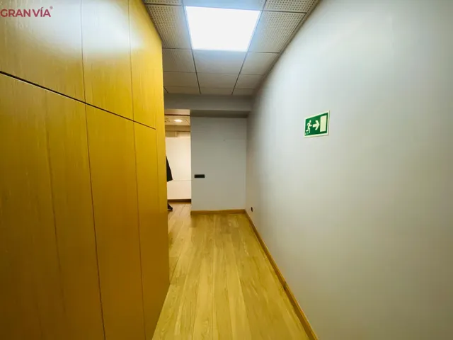 Oficina en alquiler en la Gran Vía — 19