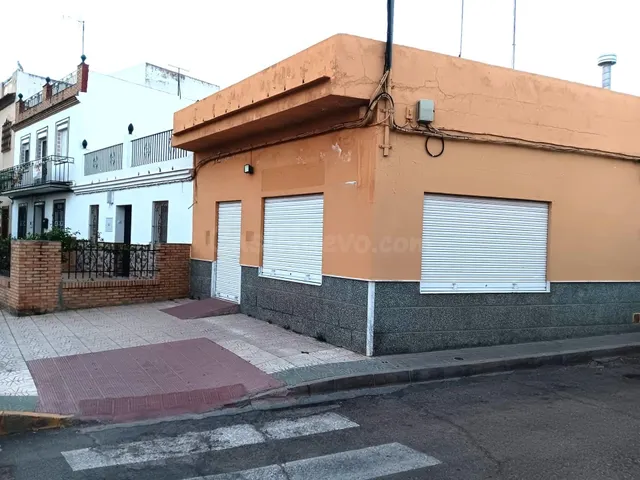 LOCAL EN ALQUILER CON EXCELENTE UBICACIÓN Y GRAN POTENCIAL - foto 2