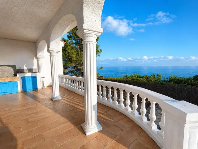 Fántastica casa de estilo catalan en 1ª línea de mar con vis - foto 4