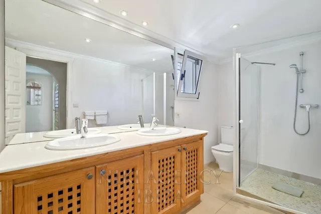 Casa-Chalet en Venta en Santa Eularia Des Riu Baleares — 23