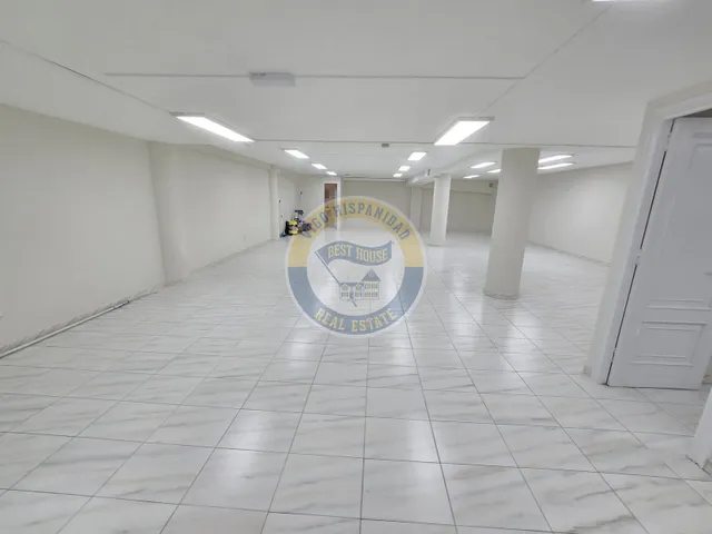 Bajo comercial de gran visibilidad — 28