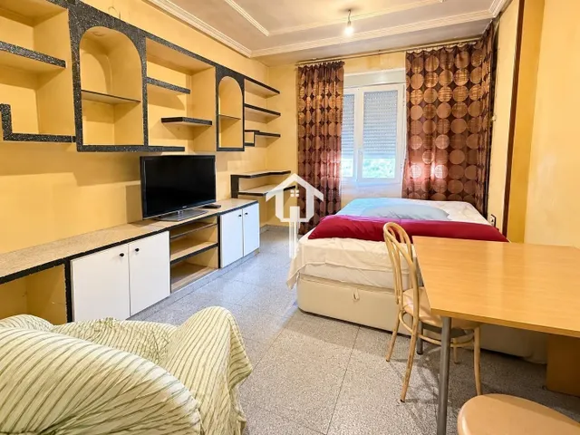Piso para reformar en venta en Alicante. zona de los ángeles, 2 habitaciones, salón, baño con bañera, 50m2, segunda planta sin ascensor. — 4