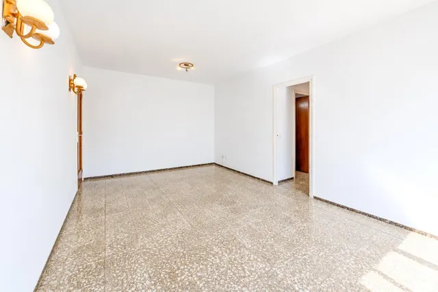AMPLIO PISO CON TERRAZA EN EL POBLE SEC — 12
