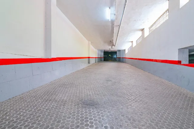 ¡Oportunidad Única en Granada: Tu Garaje Perfecto! ✨ — 9