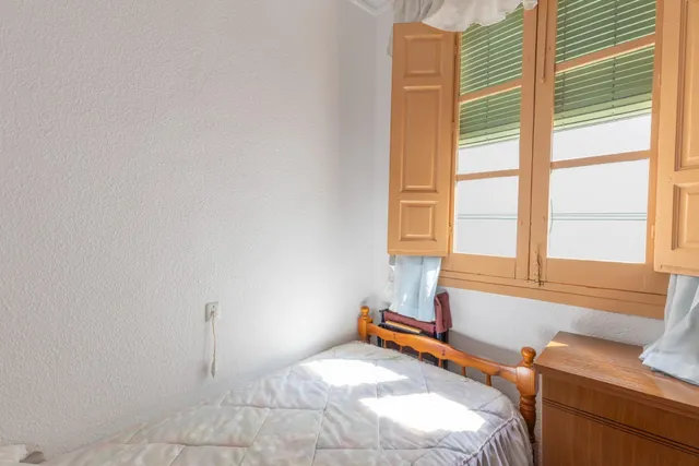 Oportunidad única en pleno corazón de Granada: luminosidad, ubicación y un enorme potencial de transformación — 15