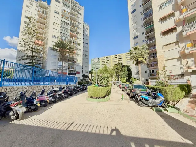 Ático con amplia terraza de 154 m2 y vistas panorámicas en los boliches, Fuengirola — 32