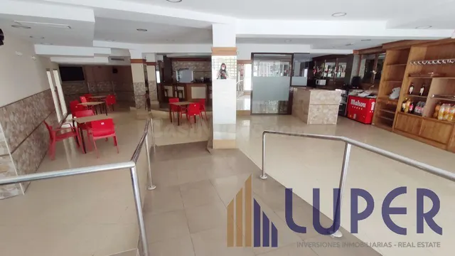 Se vende local de más de 240 metros en zona centrica de San  - foto 2