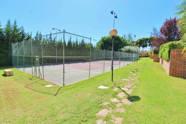 Exclusivo adosado en vistahermosa, Alicante — 439 m2 y dos grandes terrazas — 44