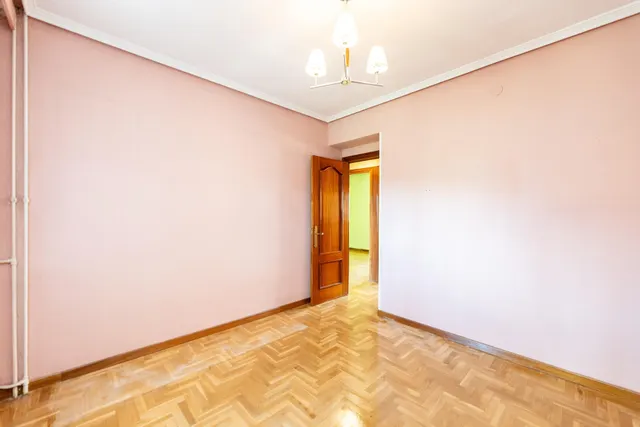 Piso amplio con 4 habitaciones y luminoso con terraza en zona tranquila y ajardinada. — 10