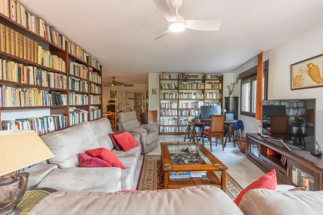 Exclusivo piso señorial con terraza en el Paseo del Salón (Cuesta de Escoriaza), con cochera y trastero. — 11