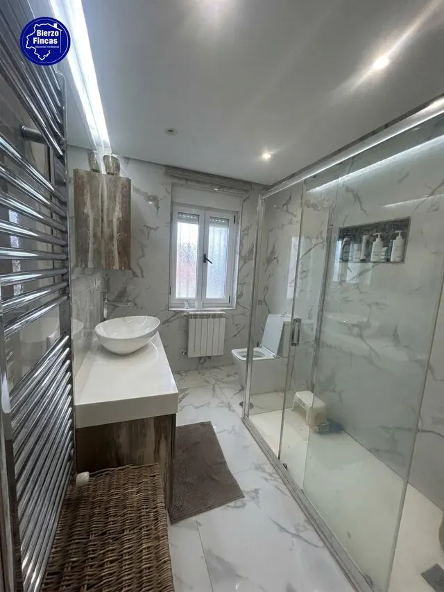 **se vende casa en Oviedo** — 18