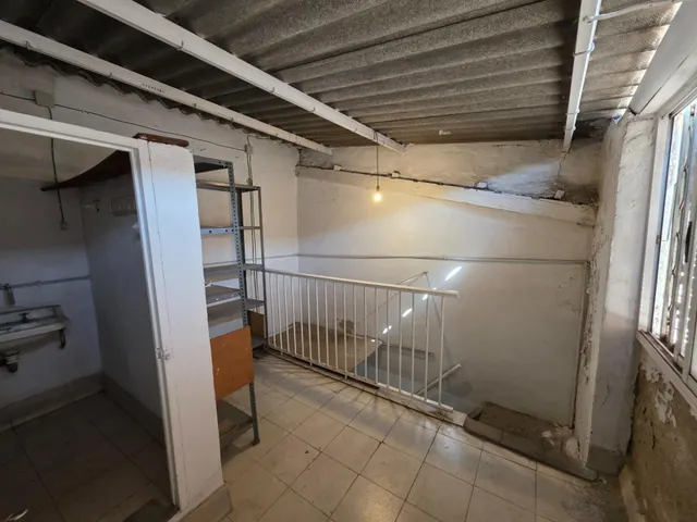 ¡Descubre el potencial de esta joya arquitectónica en el corazón del vibrante barrio de Feria! — 17