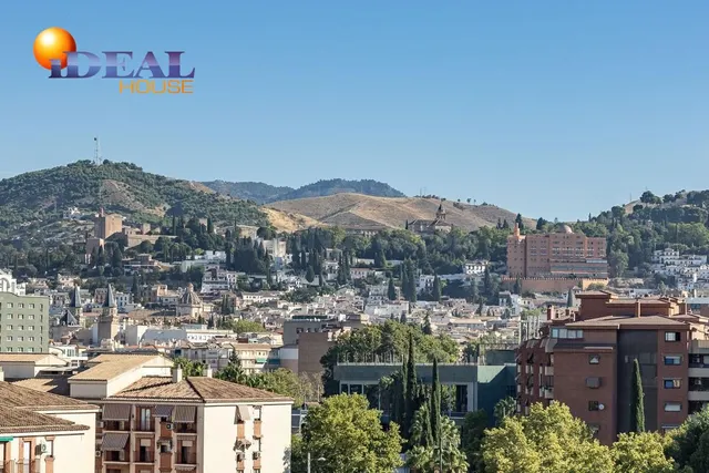 PISO REFORMADO CON VISTAS PANORÁMICAS A UN PASO DEL CENTRO DE GRANADA — 3