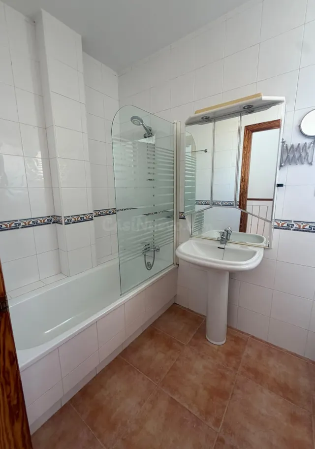 Dúplex en alquiler todo el año en El Alcolar – 3 dormitorios y gran patio exterior | 1.100 €/mes — 13