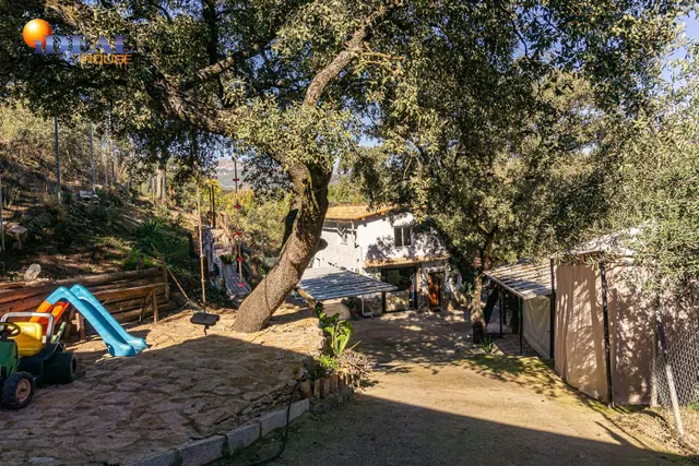 ESPECTACULAR CASA CON TERRENO EN LA SIERRA SUR — 36