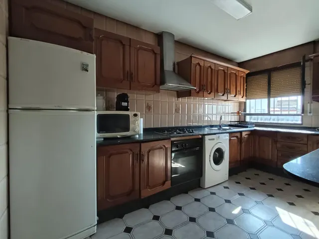 El verdadero lujo en el Realejo es tener tu propia cochera y compartir el edificio con un solo vecino. — 13