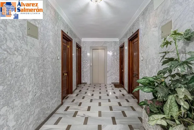 Espacio, luz y comodidad en una vivienda con grandes posibilidades en zona Alcampo — 25