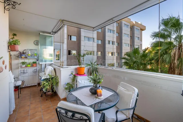 2 DORMITORIOS CON TERRAZA,GARAJE Y TRASTERO JUNTO AL C.C. ME