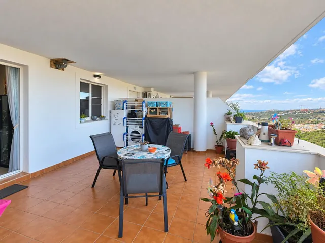 Apartamento de 2 dormitorios con vistas al mar, amplia terraza y aparcamiento en Hacienda Casares — 28