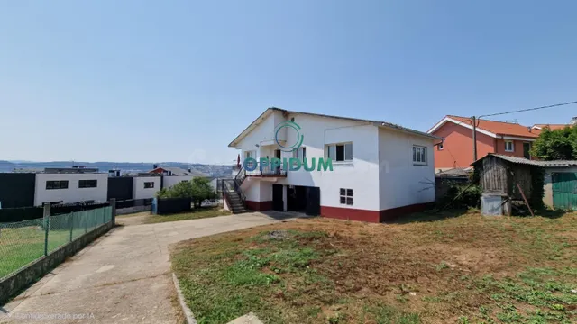 Casa para reformar en Montrove, Oleiros – 244 m2 sobre parce