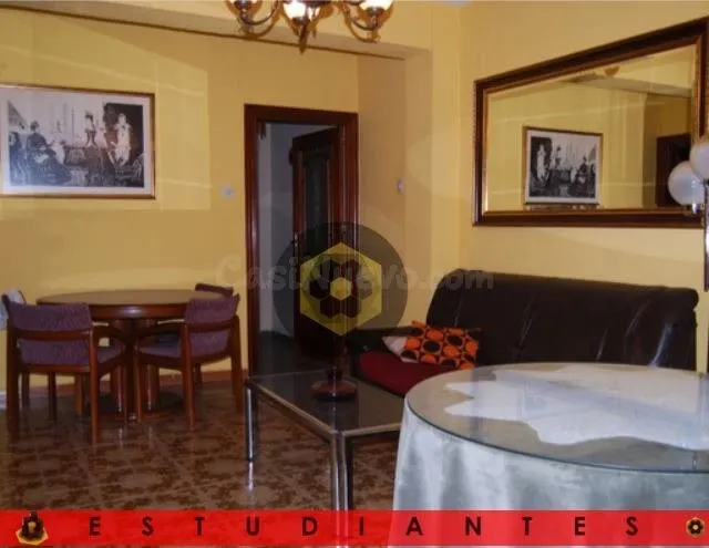 EST/ Piso amueblado para ESTUDIANTES con TRES dormitorios en - foto 2