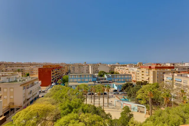 Encantador Apartamento de 2 dormitorios y 1 baño con piscina comunitaria — 29
