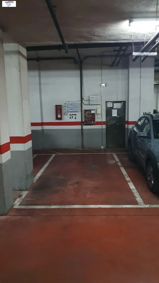 PISO SIN MUEBLES CON GARAJE Y TRASTERO — 24