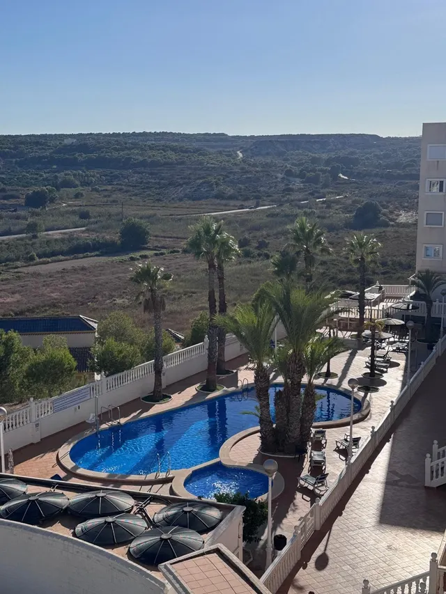 Apartamento de 4 dormitorios con gran terraza, piscina y potencial de alquiler en Guardamar del Segura — 17