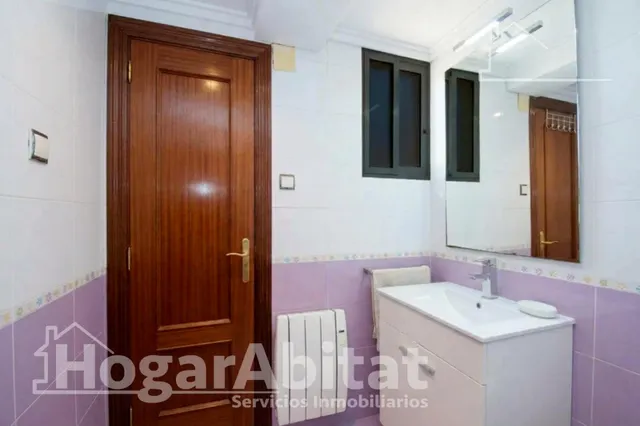 Luz natural y amplitud en este piso esquinero con dos balcones, ascensor y trastero a 100 metros de la playa — 27