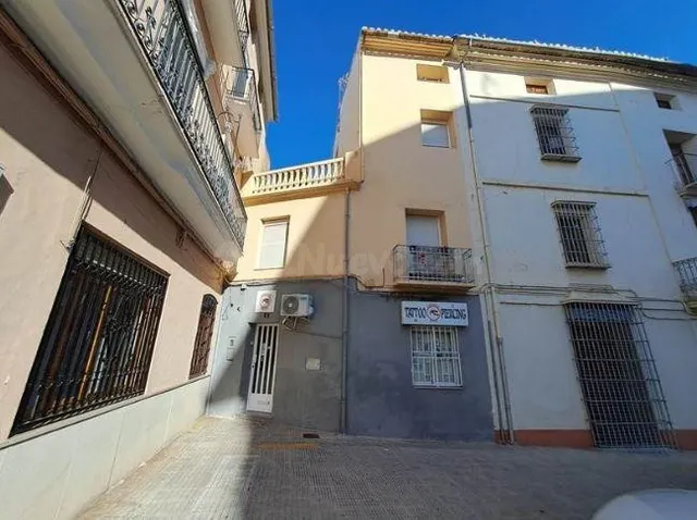 SE VENDE casa OKUPA en C Miguel Hernandez 8 de Carcaixent - foto 2
