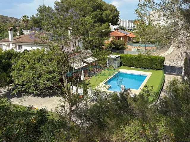 Exclusivo chalet independiente con gran parcela y piscina cl - foto 5
