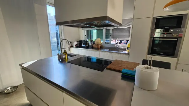 EXCLUSIVA PROPIEDAD CON PISCINA, ASCENSOR Y GRAN GARAJE EN C - foto 5