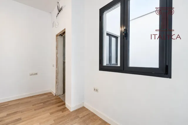 Casa de obra nueva en venta en calle Niño Perdido — 48
