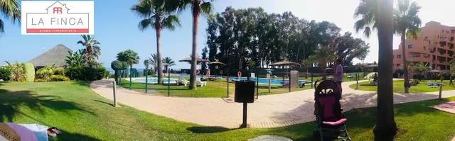 Increíble apartamento frente a la playa con parking, piscina y zona de spa — 3