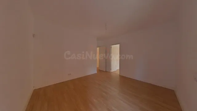 Sol todo el día y parquet: el piso que se alquila solo - foto 3