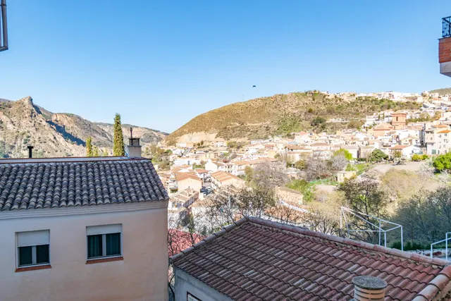 Local con 238m2 en centro de Guejar Sierra — 13