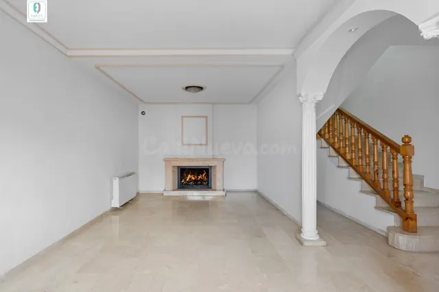 GRAN CASA CON PISCINA EN HUETOR VEGA - foto 3