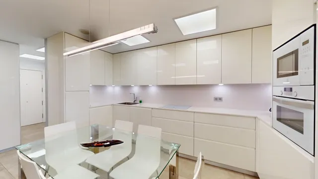 Piso en venta en Marbella centro con licencia turística, en residencial con piscina. — 4